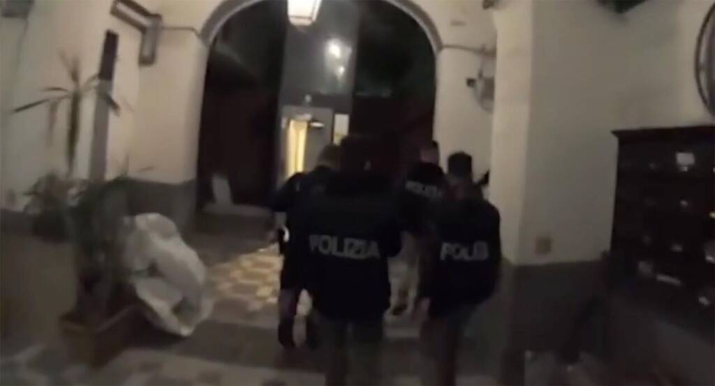 Napoli, così gli 8 clan si dividevano gli appalti negli ospedali