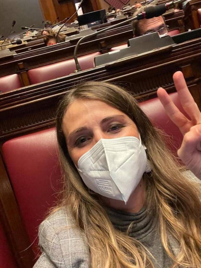 Lavoro, la parità salariale è legge: ok del Senato