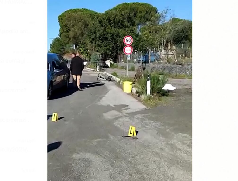Giovane ciclista investito e ucciso da pirata della strada lungo la strada del Vesuvio.IL VIDEO