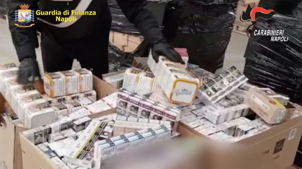 Napoli, scacco ai signori del contrabbando: 17 arresti