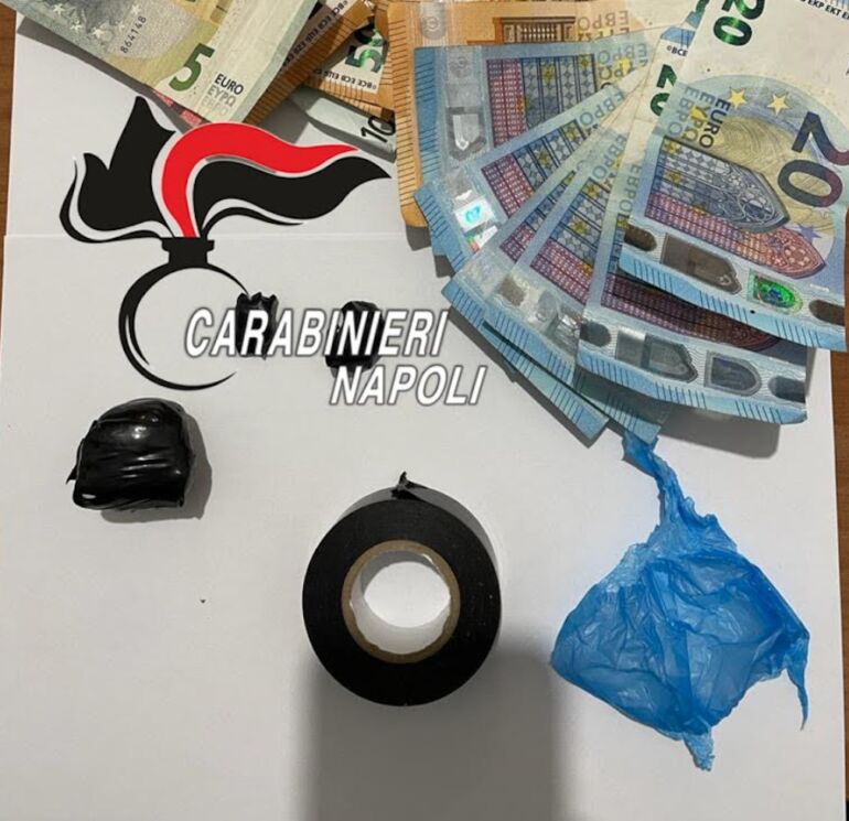 Ischia, spacciavano cocaina in casa: arrestati in 2