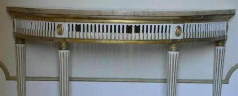 falsi mobili della reggia di caserta