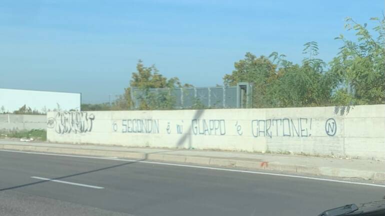 Ponticelli, su un muro del lotto O il murale ‘O secondino è nu guappo ‘e cartone’