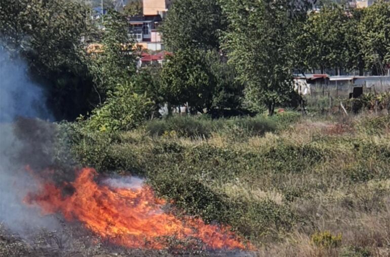 Napoli, ennesimo incendio in via Carlo Miranda a Ponticelli