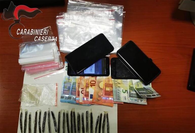 Marcianise, spaccio di droga presso il distributore di benzina: arrestato pusher