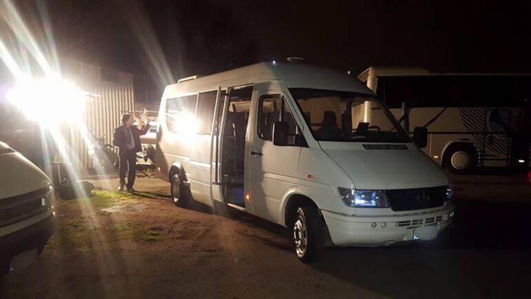 Aversa, i vigili bloccano i ‘mini bus della movida’: gli autisti erano senza contratto