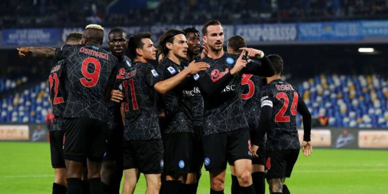 Perla di Fabian e doppio Insigne: il Napoli torna in vetta