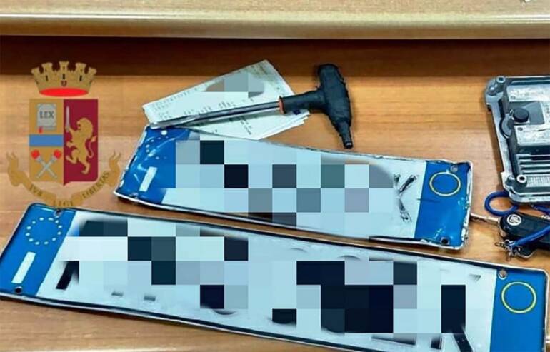 Napoli, sorpresi a rubare un’auto al Centro Direzionale: 3 arrestati