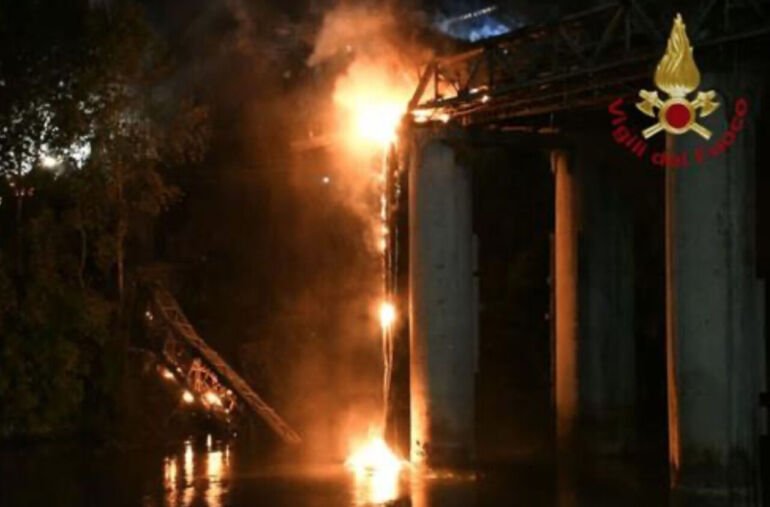 ponte dell'industria incendio