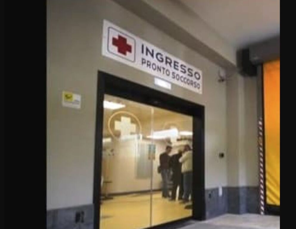 Pozzuoli, aggredisce medico al pronto soccorso: denunciato