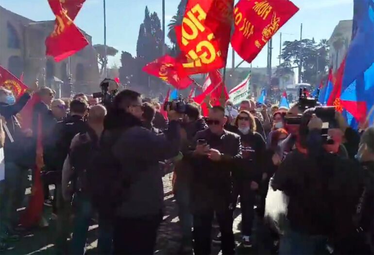 Whirlpool Napoli, i sindacati accusano: “Il governo ha abbandonato i lavoratori”