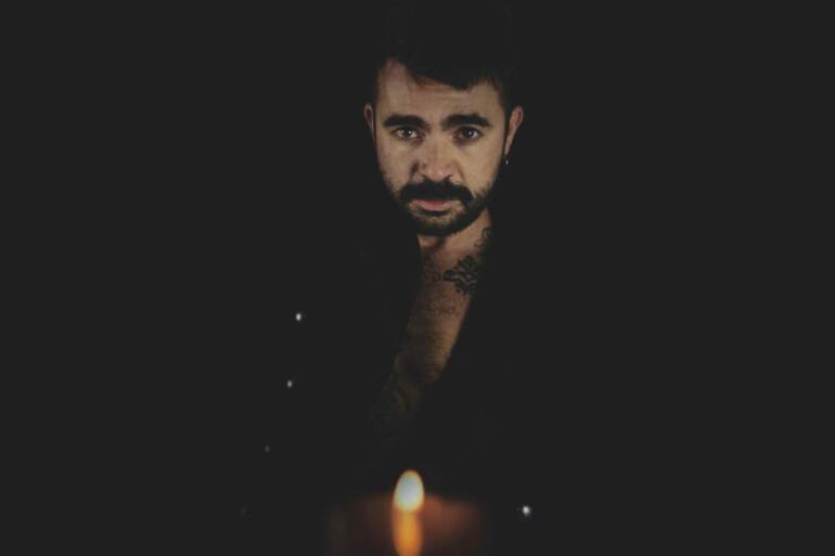 ‘World on Fire’ il nuovo singolo di Phill Reynolds