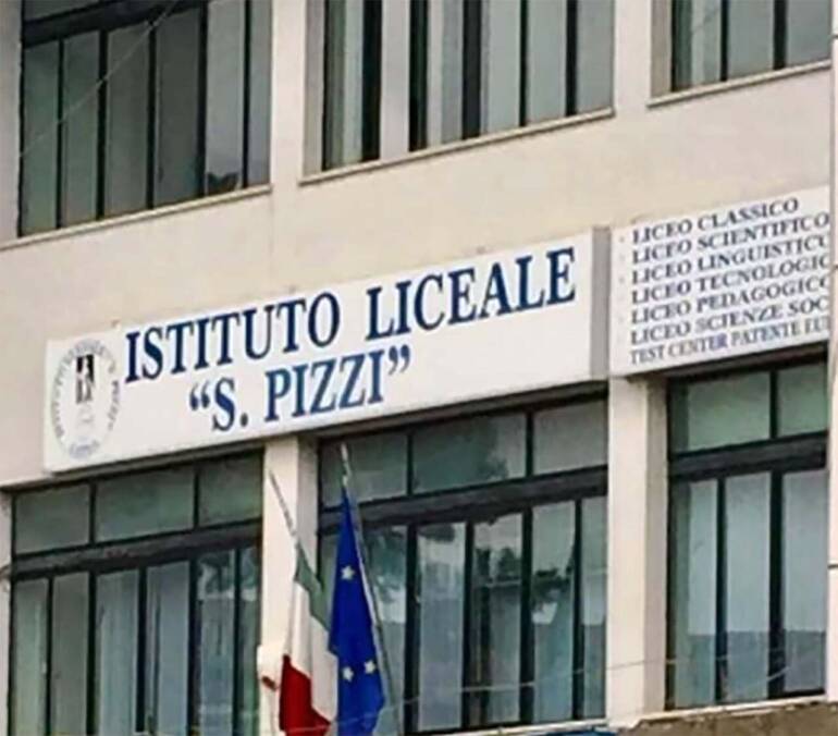 Capua, nuovi contagi al liceo Pizzi, 3 classi in isolamento