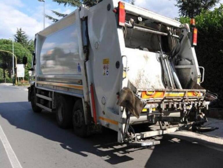 Gricignano, rubati due camion e una navetta della raccolta rifiuti