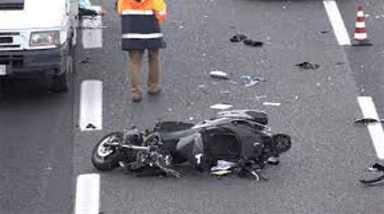 Napoli, schianto in Tangenziale: muore centauro