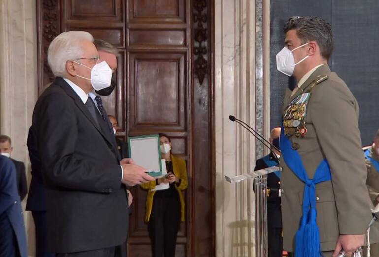 Mattarella conferisce l’ onorificenza di cavaliere dell’Ordine Militare d’Italia al Generale Abagnara