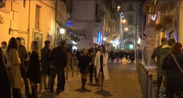 Campania, arriva l’ordinanza di De Luca su scuola e movida