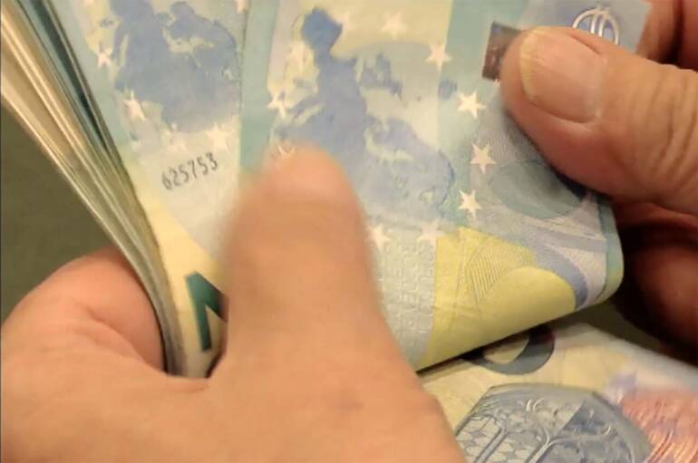 Tangenti, arrestato dirigente del comune di Benevento