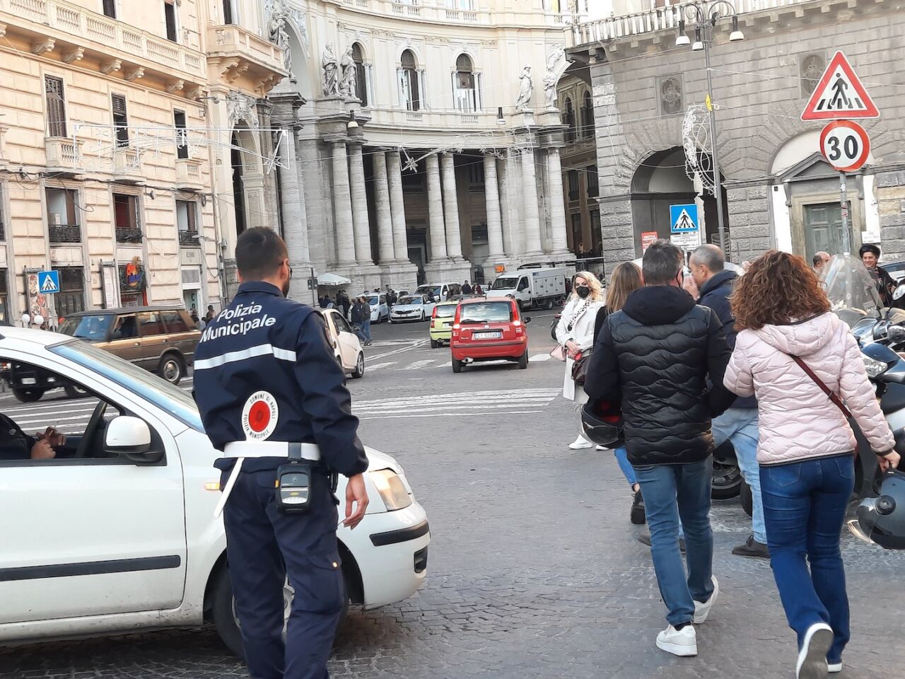 Napoli, controlli taxi e b&b