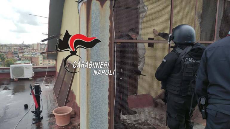 Camorra, imprenditore coraggio denuncia e fa arrestare 5 esattori del pizzo del clan Di Lauro