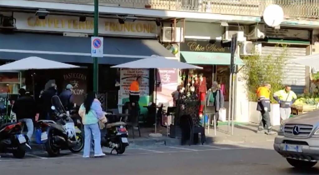 Napoli, incendio al bar del boss Troncone a Fuorigortta