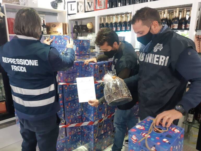 Blitz in quattro supermercati: sequestrati confezioni natalizie con panettoni, prodotti ittici salati e limoncello: sanzioni per 30.000 mila euro