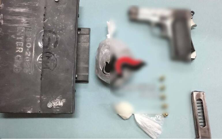 Castellammare, droga e pistola recuperate nel Centro Antico