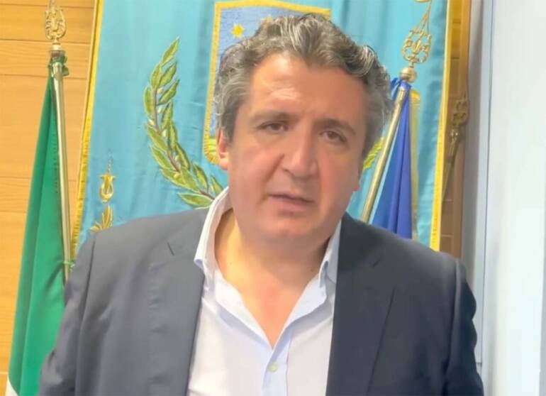 Troppi contagi, il sindaco di Marigliano chiede l’esercito. E a Giugliano è caos tamponi