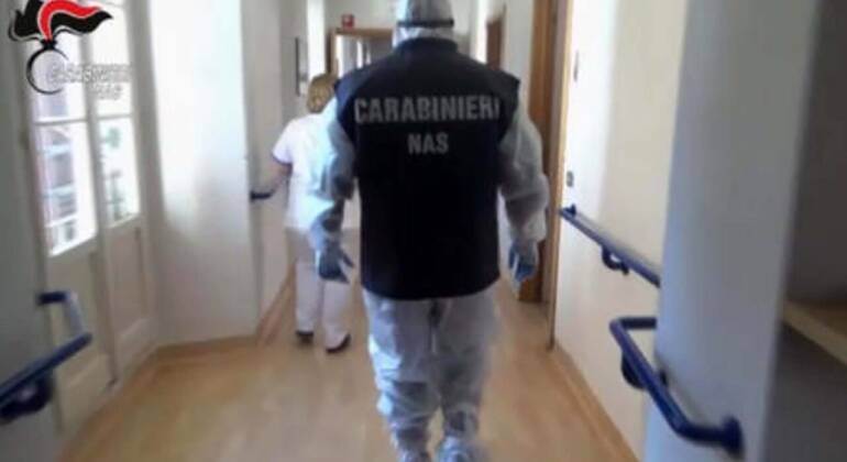 Napoli, senza il super green pass: migliaia tra medici e infermieri rischiano