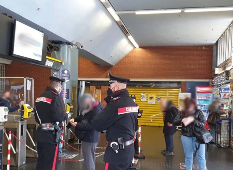 Multe green pass: 10 sanzionati a Napoli