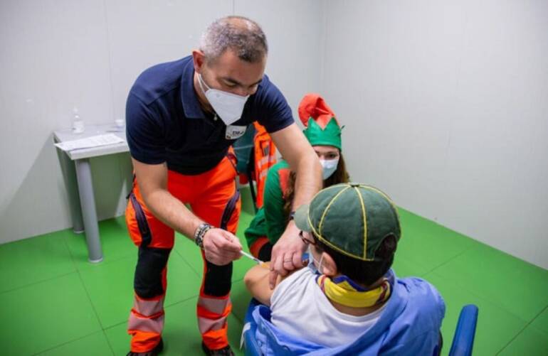 Covid, focolaio Omicron in una scuola dell’Avellinese: 20 bambini contagiati