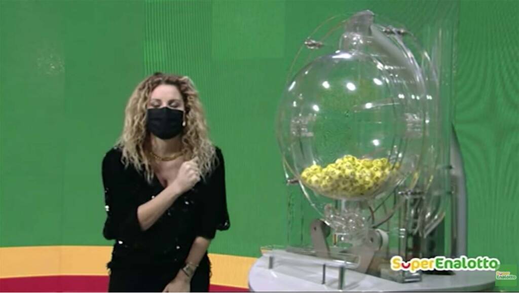 Superenalotto, il jackpot sempre più su: 166,4milioni di euro