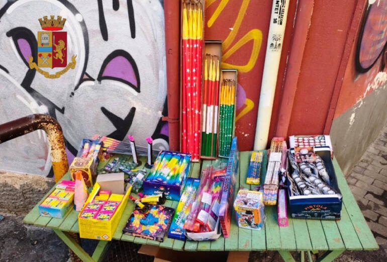 A Napoli sorpreso con bancarella abusiva di fuochi d’artificio