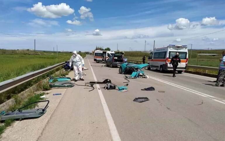 Incidente stradale: muore mamma di 26 anni, gravi figlia di 4 mesi e il marito