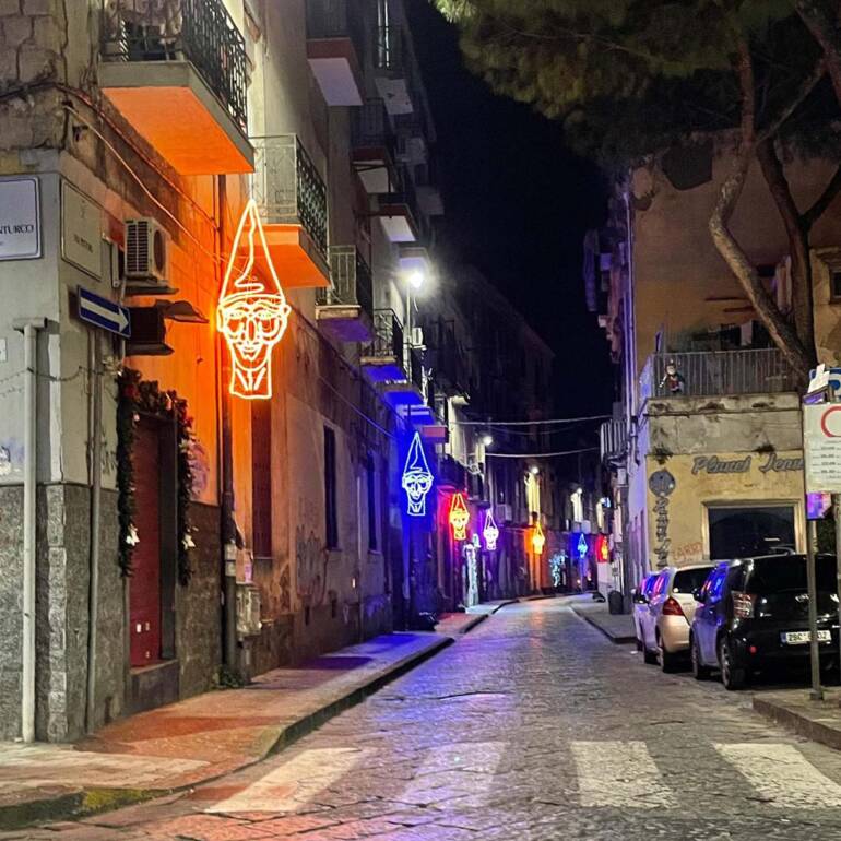 A San Giorgio luminarie d’autore: le opere d’arte di Lello Esposito per un Natale di luce