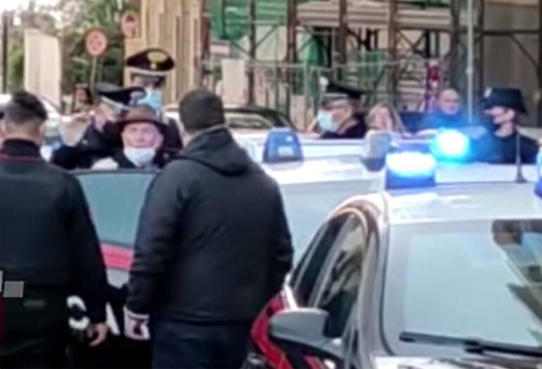 Torre Annunziata, uccide a colpi di pistola la badante della sorella: fermato