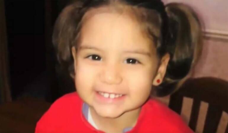 Fiaccolata per ricordare la piccola Raffaella morta a 3 anni al Santobono