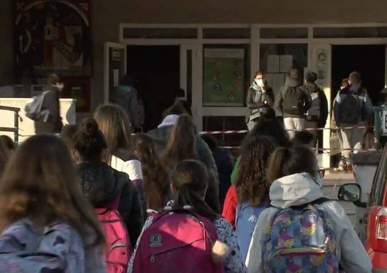 Rinviare riapertura delle scuole