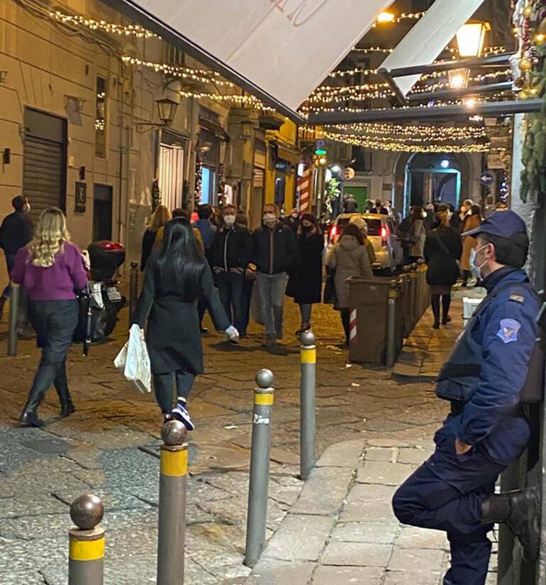 Covid in Campania, indice sotto il 4%, due le vittime