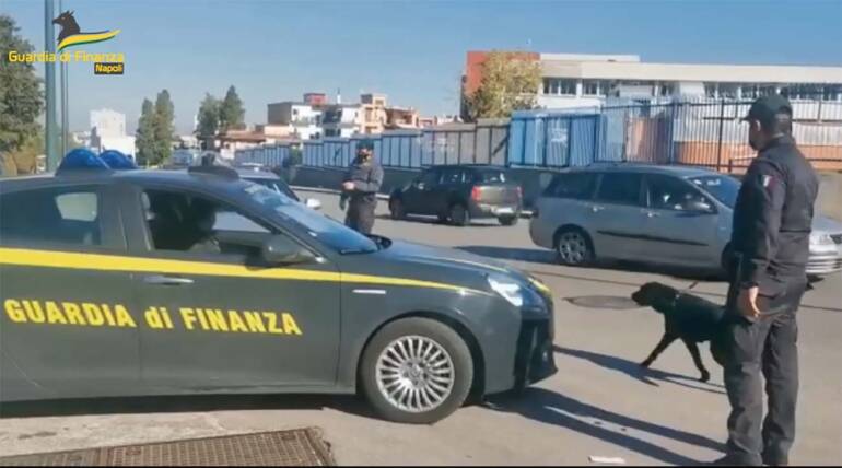 Napoli, soldi per sbloccare le patenti sospese: 9 arresti e 20 indagati