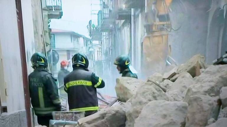 Crollo Afragola: non ci sono feriti ne dispersi