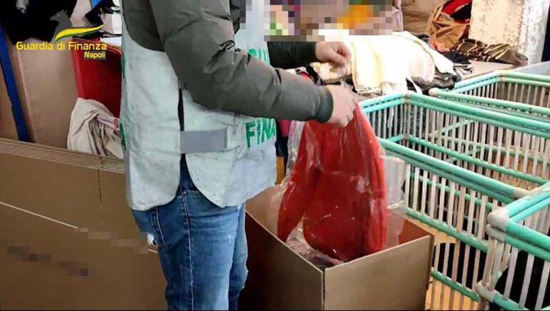 Ercolano, stroncato traffico di rifiuti tessili destinati al Nord. IL VIDEO