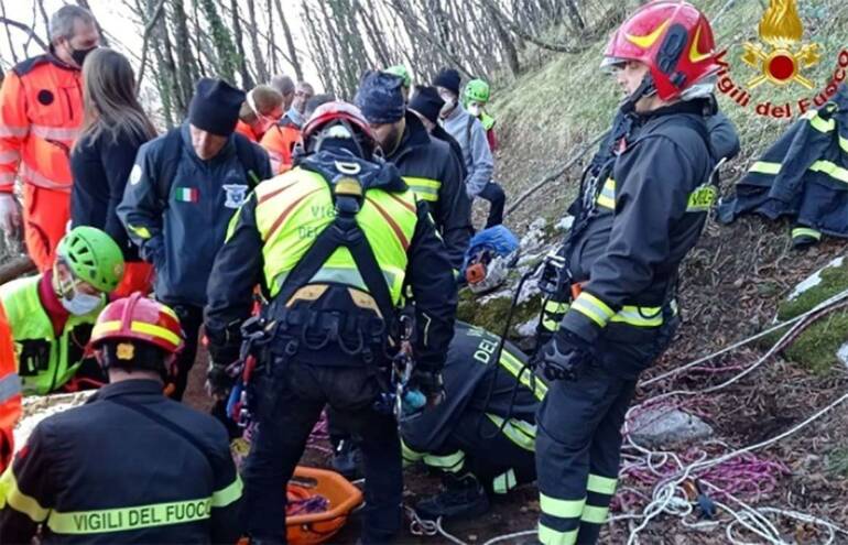Escursionista cade in un dirupo: salvato dai Vigili del Fuoco