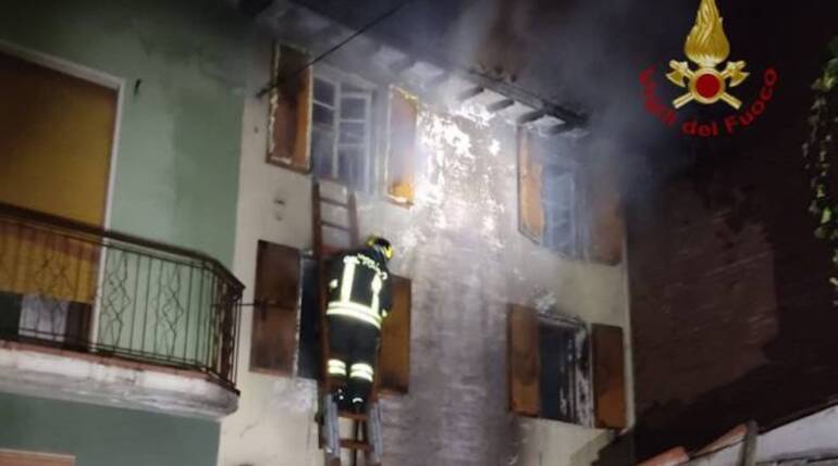Due fratellini morti nell’incendio dell’abitazione in provincia di Reggio Emilia