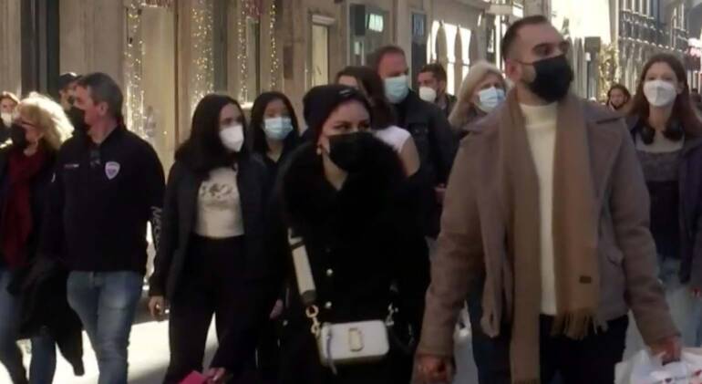 Covid in Italia: oggi 41.500 casi e 185 morti, positività sale al 9,6%