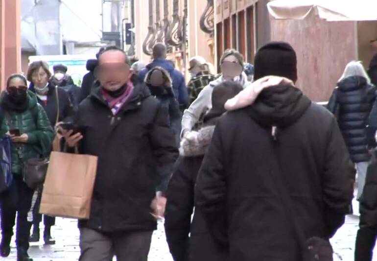 Covid, mutazioni Omicron e reinfezioni: in Italia un milione positivi