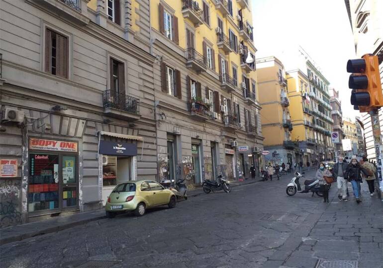 Napoli, rissa a Mezzocannone: agenti aggrediti