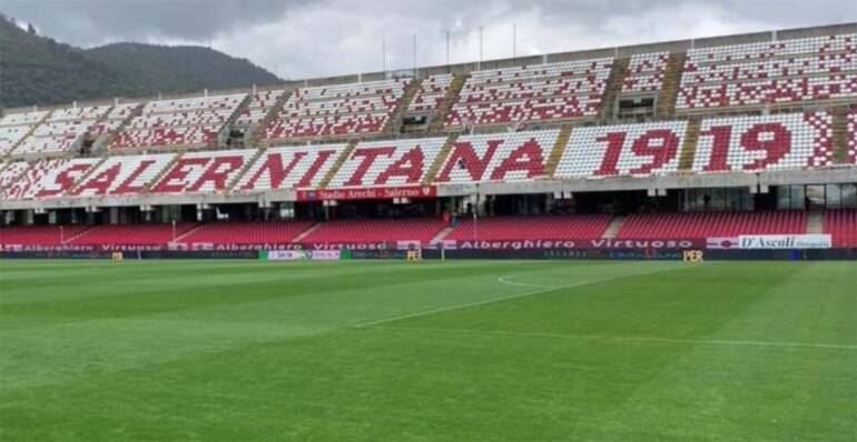 Salernitana con 8 positivi: derby a rischio