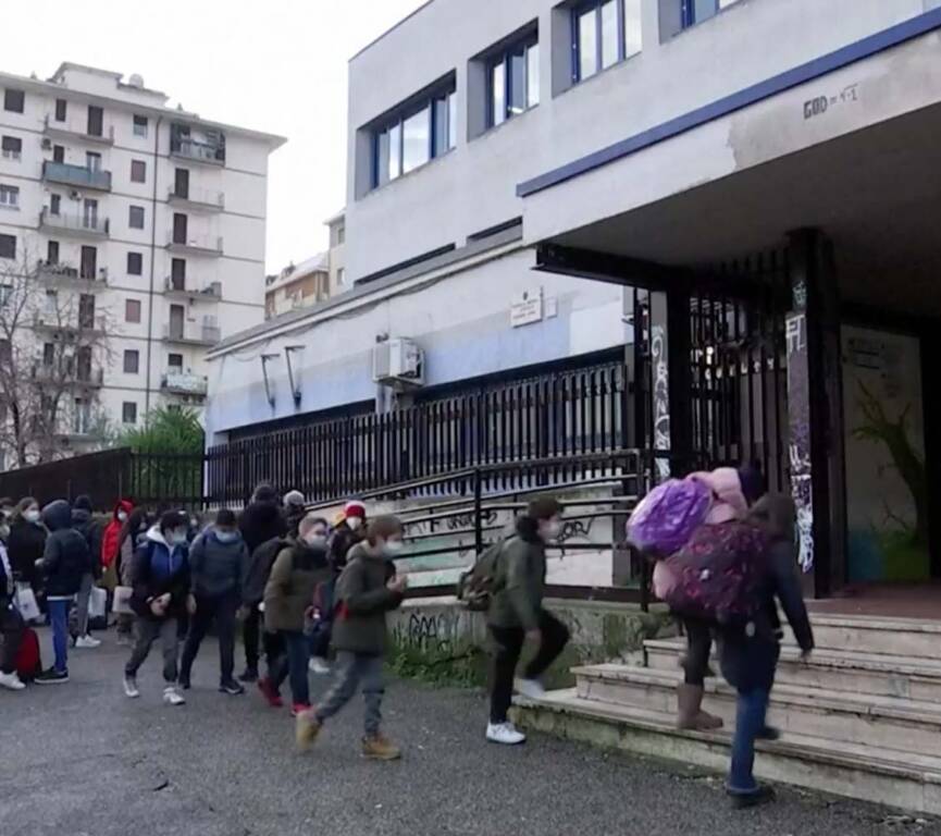 In Campania raccolte 23mila firme contro il rinvio della scuola