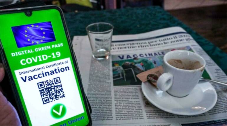 Falsi green pass venduti in rete a 300 euro